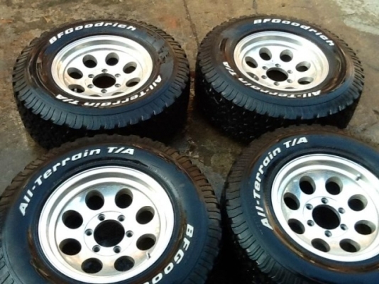 ขายล้อแท้ Mickey Thompson พร้อมยาง BF ขายล้อแท้ Mickey Thompson พร้อมยาง BF