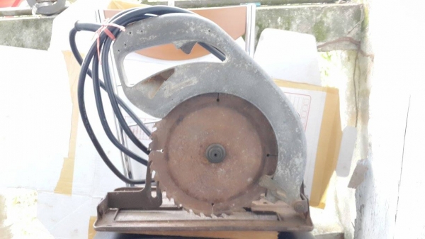 เลื่อยวงเดือนmakita5201n10นิ้ว4500บาท