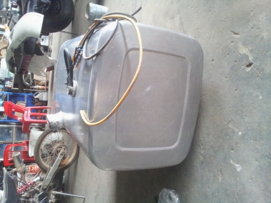 แสงฟ้าเต้นรถ///ขายถังน้ำมันมิเนียม.300.ลิตรสภาพสวยราคราไม่แพง