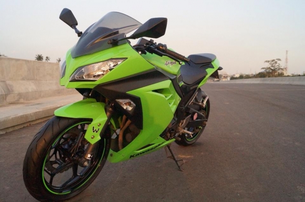 ขายดาวน์ Ninja  250rr  สีเขียวล้วนครับ