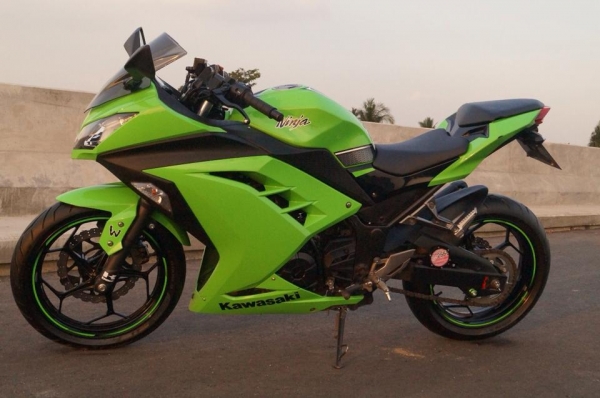ขายดาวน์ Ninja  250rr  สีเขียวล้วนครับ