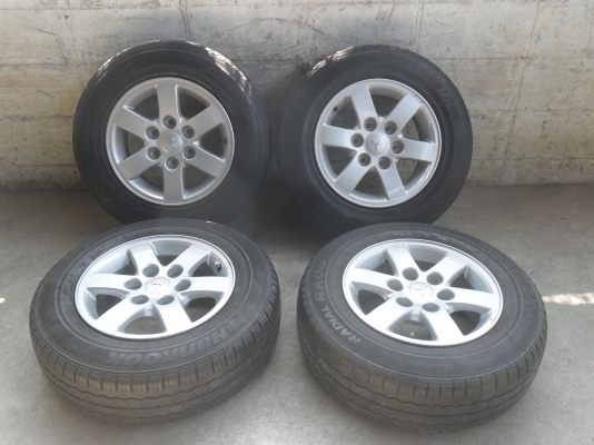 ล้อแม็ก 16นิ้ว 6รู ปาเจโร พร้อมยาง 215/70R16 สวยๆ 4 ล้อ ราคา 6700 บาท