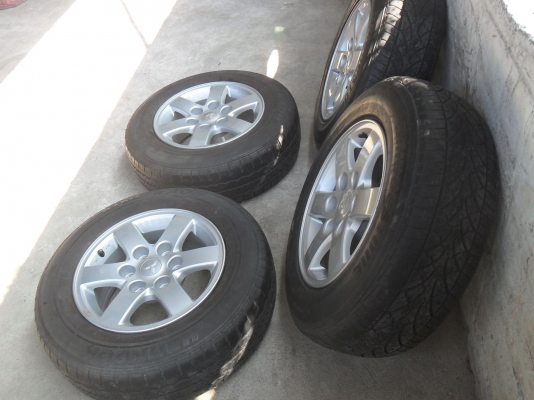 ล้อแม็ก 16นิ้ว 6รู ปาเจโร พร้อมยาง 215/70R16 สวยๆ 4 ล้อ ราคา 6700 บาท