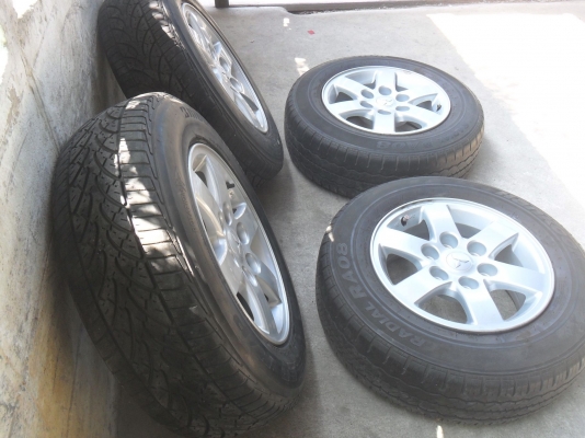 ล้อแม็ก 16นิ้ว 6รู ปาเจโร พร้อมยาง 215/70R16 สวยๆ 4 ล้อ ราคา 6700 บาท