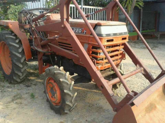 ขายรถไถ KUBOTA  L2205 พวงมาลัยพาวเวอร์ พร้อมชุดตัก