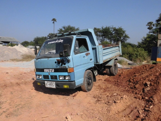 ขายหกล้อดั้ม izusu NKR 88แรงพวงลัยเพาเวอร์ยางดี6 เส้น เอกสานพร้อมโอน