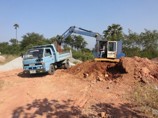 ขายหกล้อดั้ม izusu NKR 88แรงพวงลัยเพาเวอร์ยางดี6 เส้น เอกสานพร้อมโอน