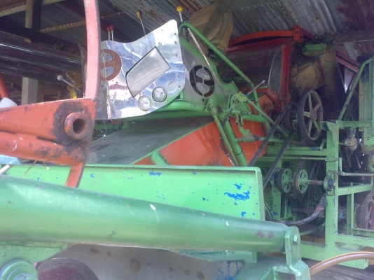 ขายรถเกี่ยวข้าวพร้อมใช้ ราคาไม่แพง 450,000 บาท โทร 0895786334