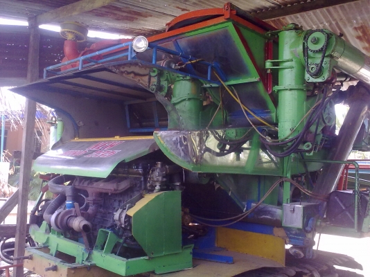 ขายรถเกี่ยวข้าวพร้อมใช้ ราคาไม่แพง 450,000 บาท โทร 0895786334