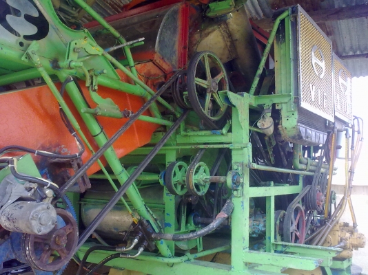 ขายรถเกี่ยวข้าวพร้อมใช้ ราคาไม่แพง 450,000 บาท โทร 0895786334