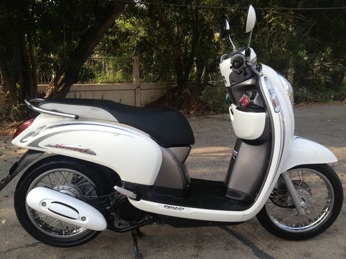 HONDA SCOOPY I ตัวใหม่ล่าสุด(ไฟฝัง)สภาพป้ายแดงลายคลาสสิครถปี2013วิ่ง4xxxโลสวยไร้ที่ติมีเล่มพร้อมโอน HONDA SCOOPY I ตัวใหม่ล่าสุด(ไฟฝัง)สภาพป้ายแดงลายคลาสสิครถปี2013วิ่ง4xxxโลสวยไร้ที่ติมีเล่มพร้อมโอน