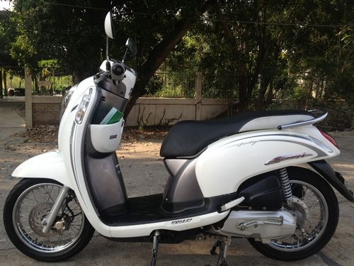 HONDA SCOOPY I ตัวใหม่ล่าสุด(ไฟฝัง)สภาพป้ายแดงลายคลาสสิครถปี2013วิ่ง4xxxโลสวยไร้ที่ติมีเล่มพร้อมโอน