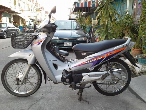 Wave 125 ปี 46 สตาร์ทมือ รถบ้าน เครื่องแน่น สตาร์ทมือใช้งานได้ดี เอกสารครบ ภาษี พรบ.ไม่หมด