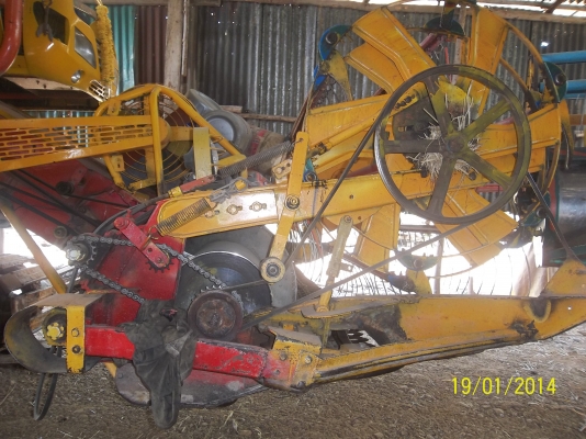 ขายรถเกี่ยว Sak Pattana แท้  Km 48 เครื่อง6HH1เทอร์โบ 203 แรง อุ้ม 2.5ตัน รอนาปรังคับ