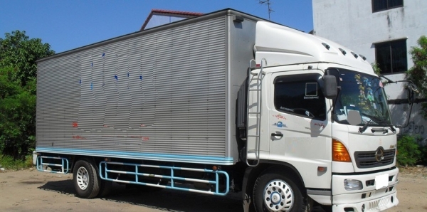 ขายด่วน!! ราคาถูก 6 ล้อ HINO MEGA เครื่อง 212 แรงม้า ปี 47  ตู้แห้งยาว 7.20 เมตร