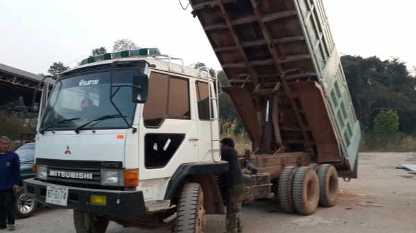 ขายด่วนไอ้หลงโบสองเพลาดั้มสิบสปีดราคาโคตรถูก ตามสภาพFN527MTF 1900โทร0801515451