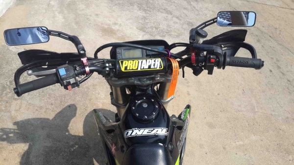 ขาย kawasaki klx 250 แต่งโมตาด สวยๆทะเบียนพร้อมโอนครับ