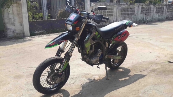 ขาย kawasaki klx 250 แต่งโมตาด สวยๆทะเบียนพร้อมโอนครับ