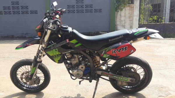 ขาย kawasaki klx 250 แต่งโมตาด สวยๆทะเบียนพร้อมโอนครับ