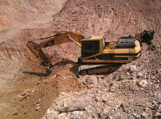 CAT325 V2ไฟฟ้าครบ โซ่ใหม่ เอวแน่น รถสภาพดี เครื่องแน่น ปั้มแน่น ทำงานดีมาก...เอกสารซื้อ-ขาย.