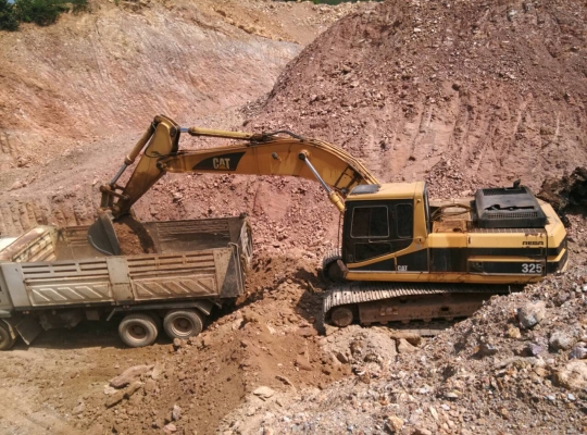 CAT325 V2ไฟฟ้าครบ โซ่ใหม่ เอวแน่น รถสภาพดี เครื่องแน่น ปั้มแน่น ทำงานดีมาก...เอกสารซื้อ-ขาย.