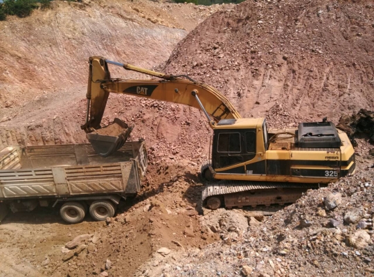 CAT325 V2ไฟฟ้าครบ โซ่ใหม่ เอวแน่น รถสภาพดี เครื่องแน่น ปั้มแน่น ทำงานดีมาก...เอกสารซื้อ-ขาย.
