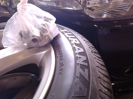 ขายถูก ๆ แม็กซ์ พร้อมยางทั้งชุด ขอบ 15