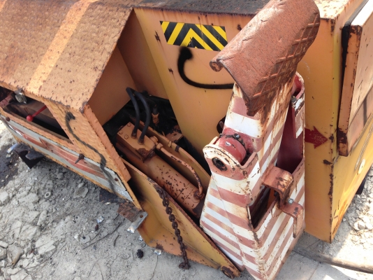 เครนไฮดรอลิคกระเช้าซ่อมไฟฟ้า พร้อมขาช้าง2ชุด สนใจติดต่อ 094-7969069