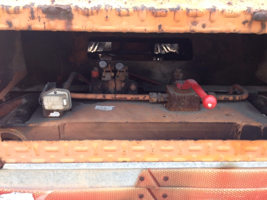 เครนไฮดรอลิคกระเช้าซ่อมไฟฟ้า พร้อมขาช้าง2ชุด สนใจติดต่อ 094-7969069