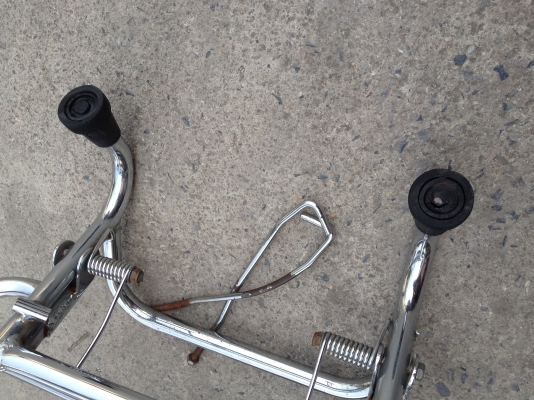 ขายตระแกรงหน้าเวสป้า+ท่อ(ตระแกรงหน้าขายแล้ว)