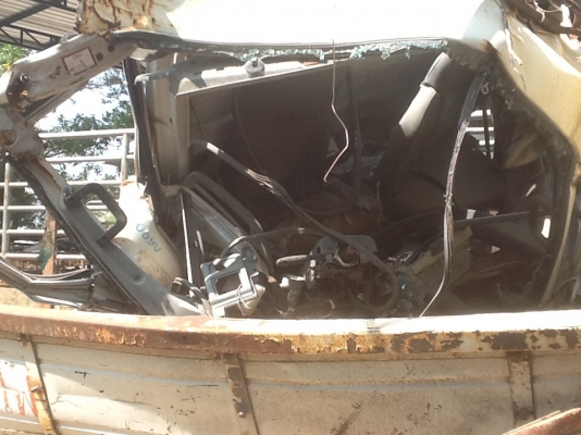 ฝากขายซากรถอีซูสุNQRเป็นซากครับ130แรงตราเพรชเอกสารทะเบียนพร้อมเผื่อท่านใดซื้อไปทำกำใรได้ครับ