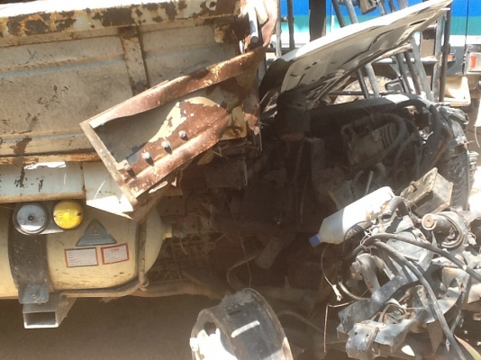 ฝากขายซากรถอีซูสุNQRเป็นซากครับ130แรงตราเพรชเอกสารทะเบียนพร้อมเผื่อท่านใดซื้อไปทำกำใรได้ครับ