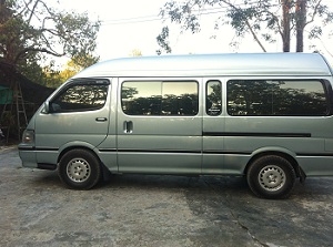 รถตู้ โตโยต้า HIACE