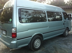 รถตู้ โตโยต้า HIACE