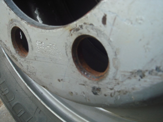 ขายยางพร้อมกะทะขอบ 22.5 TOPY (11R และ 275/80) อย่างละ 3 ชุด