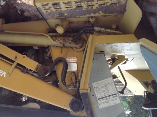 รถตักหน้าขุดหลัง JCB CAT 428B พวงมาลัยเพาเวอร์ ขนาด 1 เพลา สภาพพร้อมใช้งาน 420,000