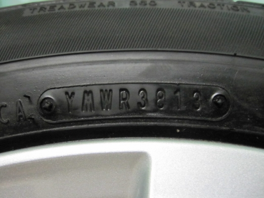 ขายล้อแม็กป้ายแดง New Vios พร้อมยางปลายปี 13 ขอบ 15 ตุ่มหน้ายางมีครบ ขายล้อแม็กป้ายแดง New Vios พร้อมยางปลายปี 13 ขอบ 15 ตุ่มหน้ายางมีครบ