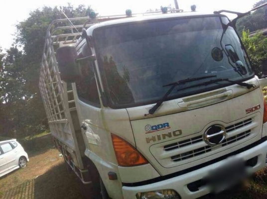 รถฮีโน่ 6 ล้อ รั้ว  175 แรงม้า. ปี 54  ( รถวิ่ง 2x,xxx กม. )  สนใจติดต่อ 081 - 6079515