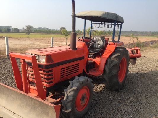 Kubota L32 / 32แรง 4WD เครื่องดี มีภาพวีดีโอ สภาพดีราคา 165000 บาท รถพร้อมใช้งาน มีผานดันหน้า ผานหลั