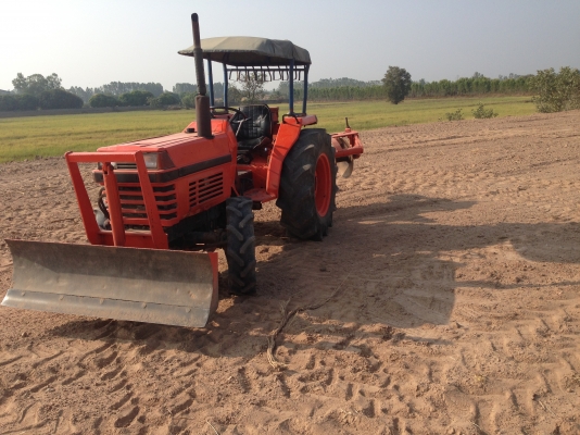 Kubota L32 / 32แรง 4WD เครื่องดี มีภาพวีดีโอ สภาพดีราคา 165000 บาท รถพร้อมใช้งาน มีผานดันหน้า ผานหลั