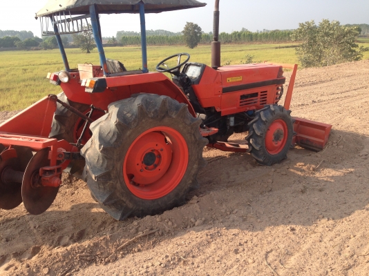 Kubota L32 / 32แรง 4WD เครื่องดี มีภาพวีดีโอ สภาพดีราคา 165000 บาท รถพร้อมใช้งาน มีผานดันหน้า ผานหลั