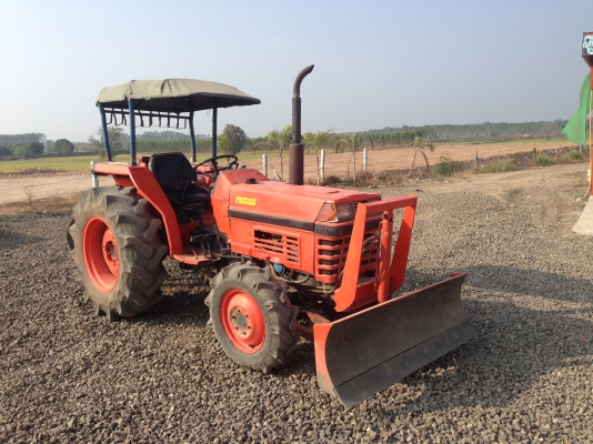 Kubota L32 / 32แรง 4WD เครื่องดี มีภาพวีดีโอ สภาพดีราคา 165000 บาท รถพร้อมใช้งาน มีผานดันหน้า ผานหลั
