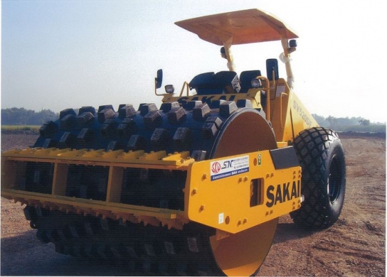 รถบดถนนสั่นสะเทือนสองเปลือกหนามหุ้มเรียบ SAKAI รุ่น SV520DF