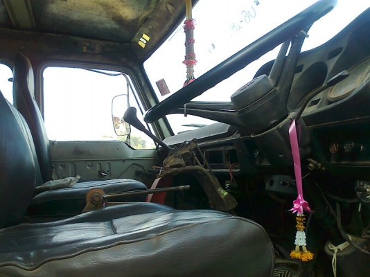 สิบล้อเทลเลอร์ NISSAN UD CD10K รถปี 48 มีทะเบียนครบ ใส่รถเกี่ยวข้าวได้ ชอบราคาเท่าไรต่อรองได้ครับ