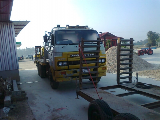 สิบล้อเทลเลอร์ NISSAN UD CD10K รถปี 48 มีทะเบียนครบ ใส่รถเกี่ยวข้าวได้ ชอบราคาเท่าไรต่อรองได้ครับ