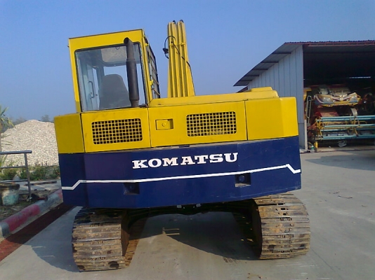 รถขุด KOMATSU PC60-3 รถเก่าญี่ปุ่น มีใบอินวอยล์ ชอบราคาเท่าไรต่อรองได้ครับ