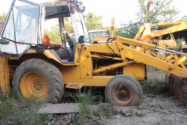 ขายรถหน้าตัก หลังขุด JCB: 3CX 1เพลา ราคา 430,000 บาท