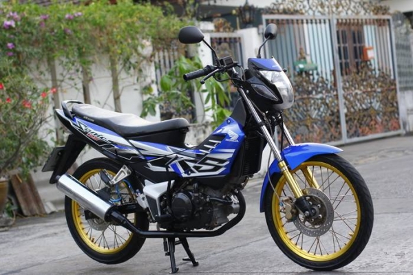 โซนิคตัวใหม่   ปี 48  ล้อทอง หล่อๆ