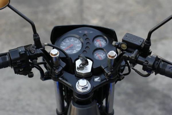 โซนิคตัวใหม่   ปี 48  ล้อทอง หล่อๆ