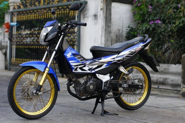 โซนิคตัวใหม่   ปี 48  ล้อทอง หล่อๆ